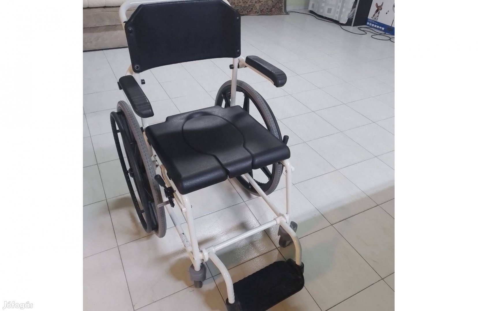Eladó Meyra Mcwet/Ring 2 tusolószék 24" fix kerékkel, keveset használt