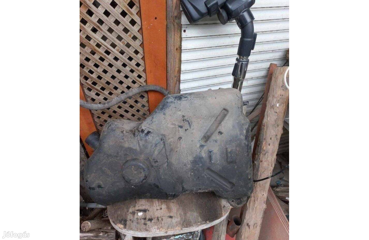 Eladó Microcar Mc 1-2 mopedautó Üzemanyag tartály