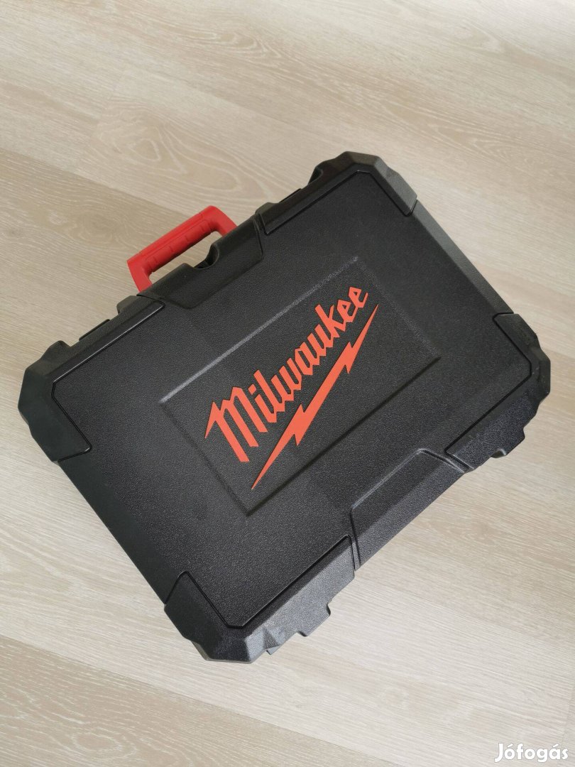 Eladó Milwaukee műanyag hordtáska / koffer/ szerszámos láda betéttel!