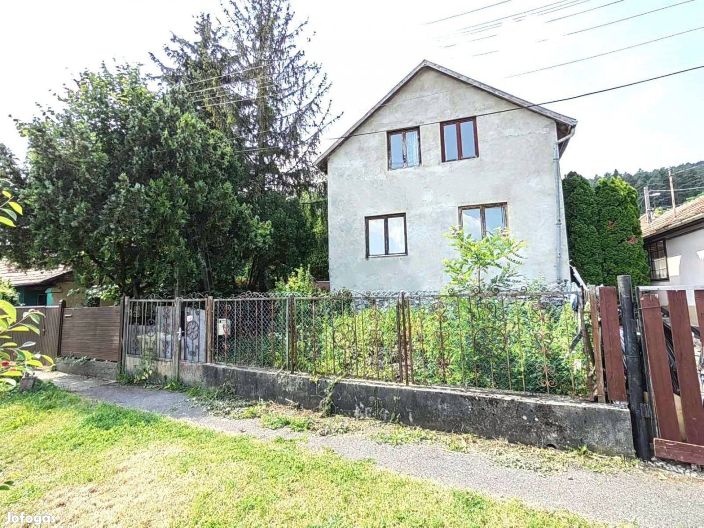 Eladó Miskolc - Szervezet utcában tetőtér beépítéses 132 m ház
