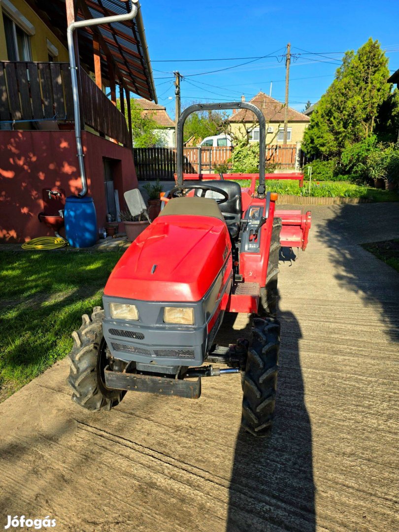 Eladó Mitsubishi MT240 kistraktor Ingyenes szállítás