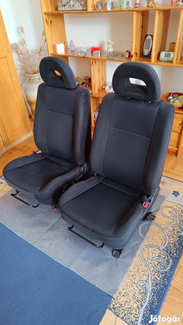 Eladó Mitubishi Lancer VII (2006 évjárat) első ülések