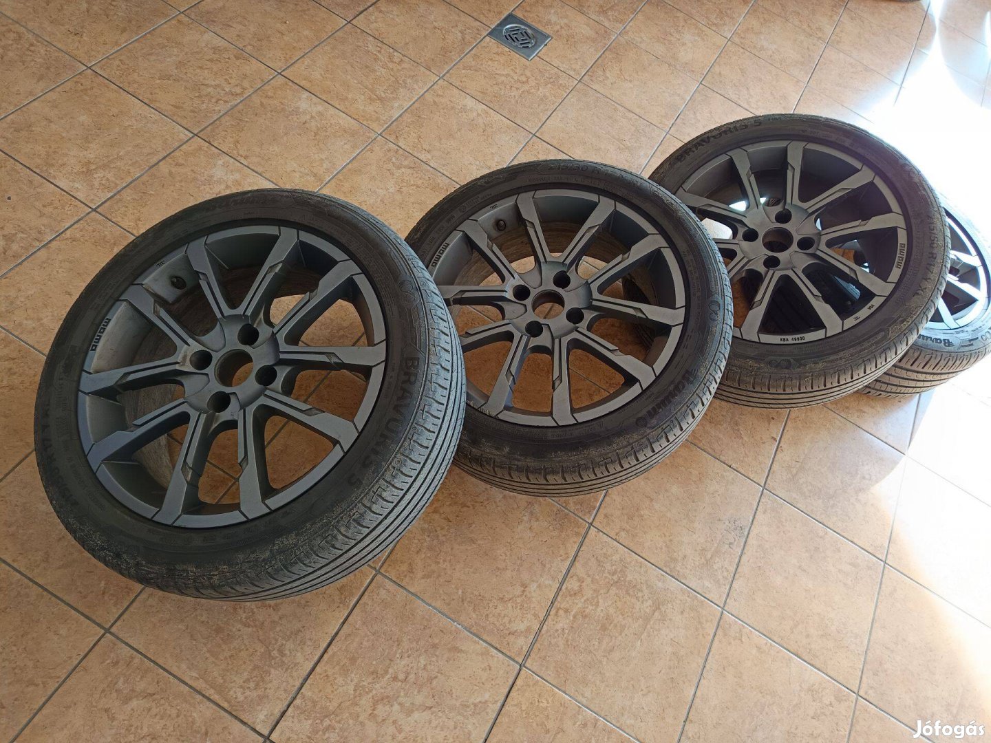 Eladó Momo alufelni 7jx17 h2 et25