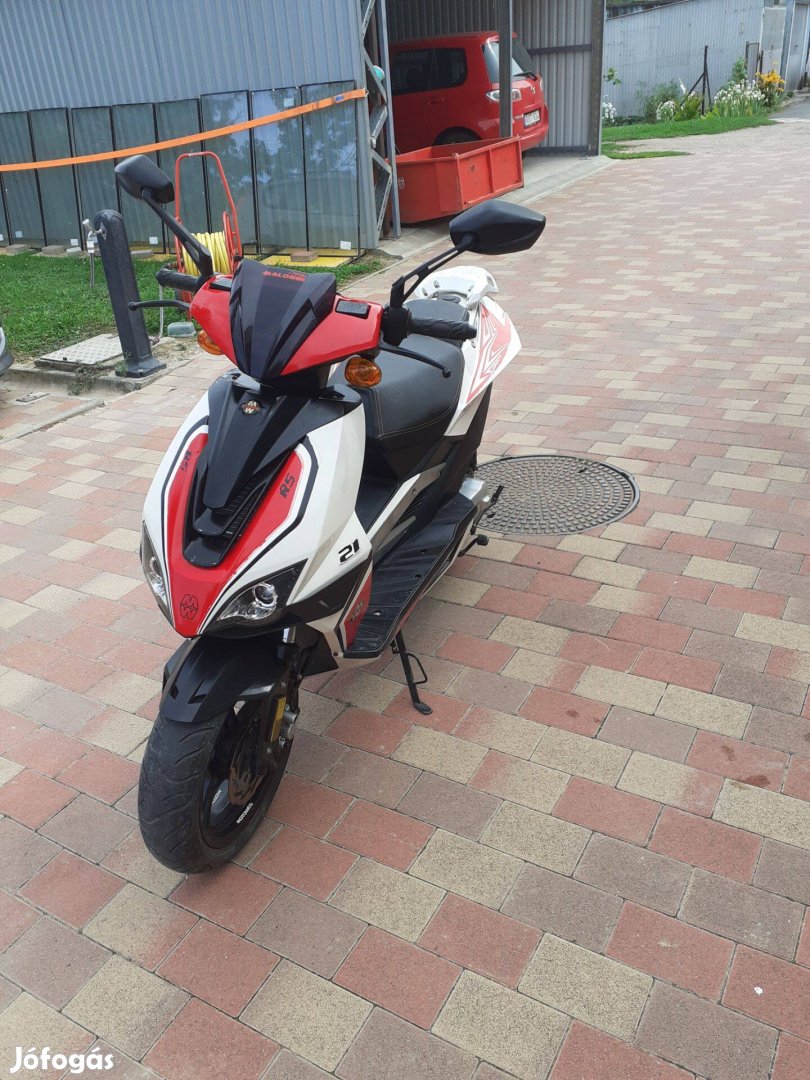 Eladó Motowell Crogen RS 21