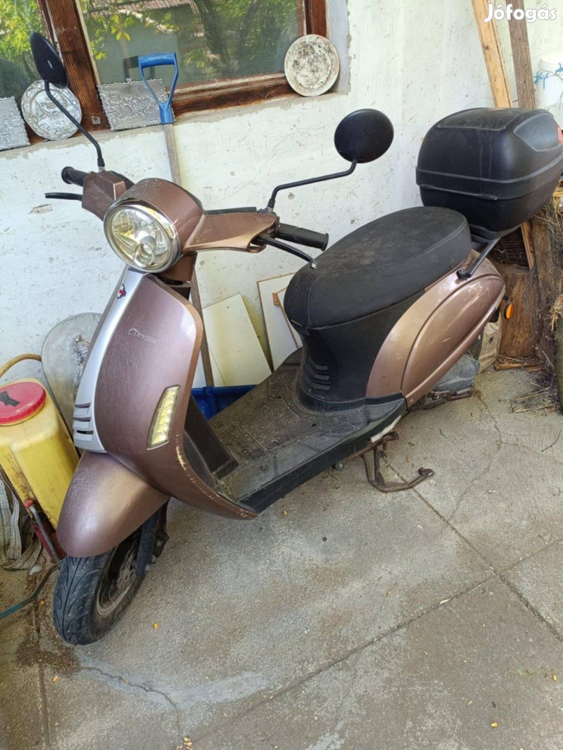 Eladó Motowell Elenor robogó