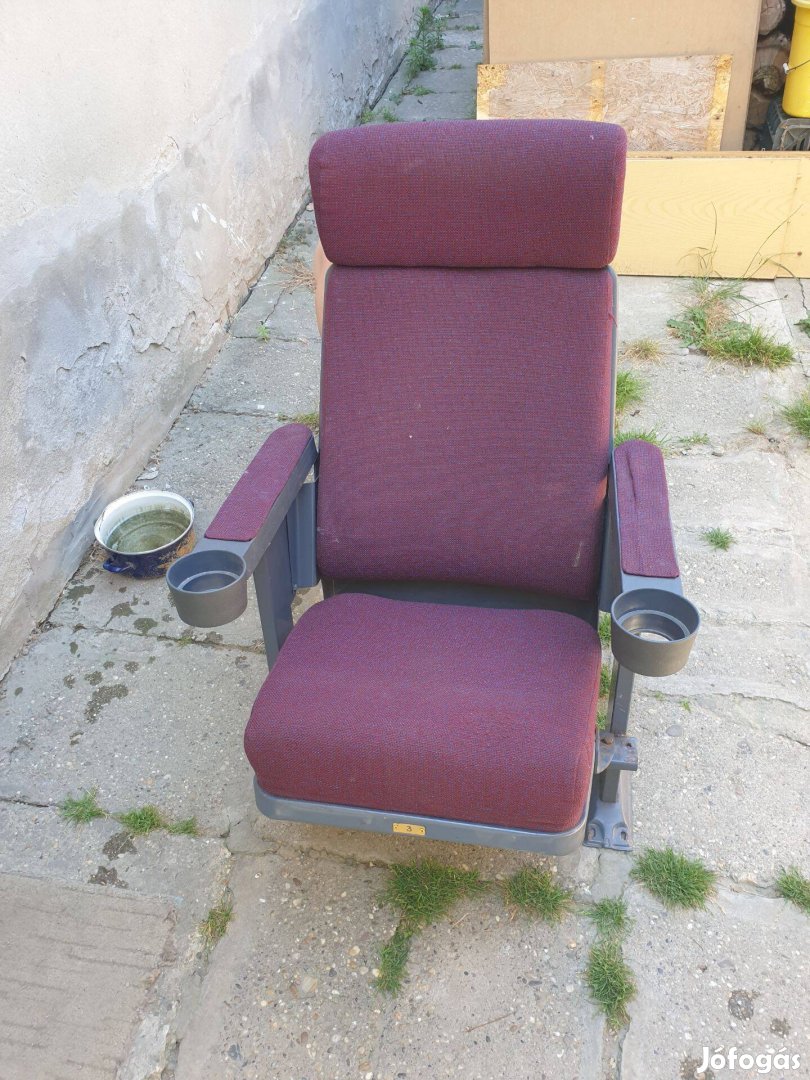Eladó Moziszék
