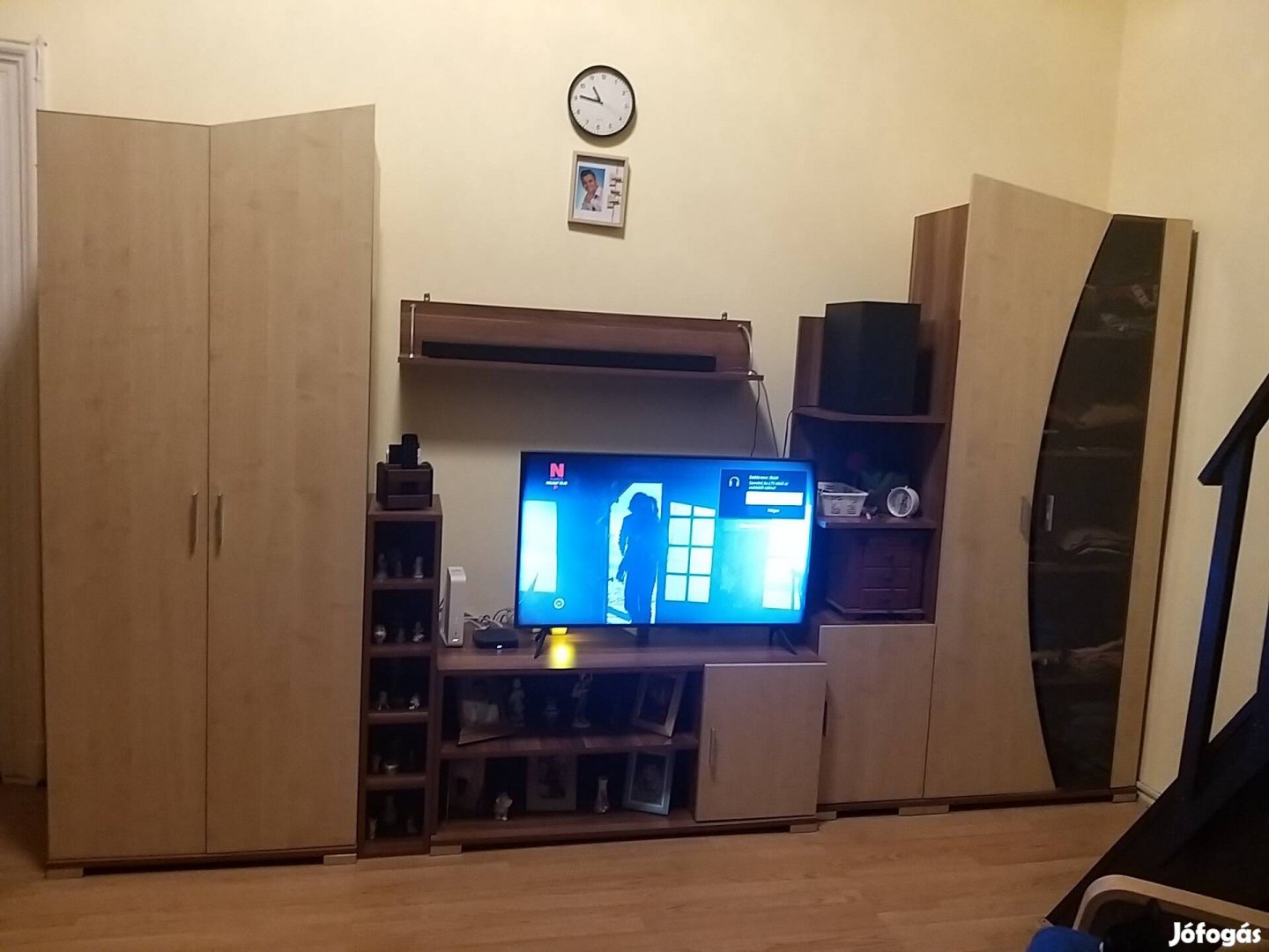 Eladó Napali szekrénysor. 