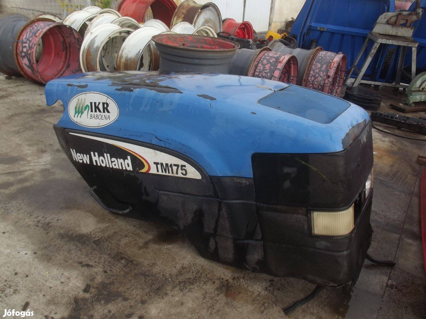 Eladó New Holland TM 175 traktor gépház-motorháztető