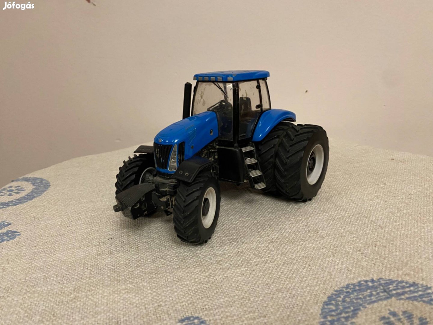 Eladó New Holland duplakerekes játék traktor
