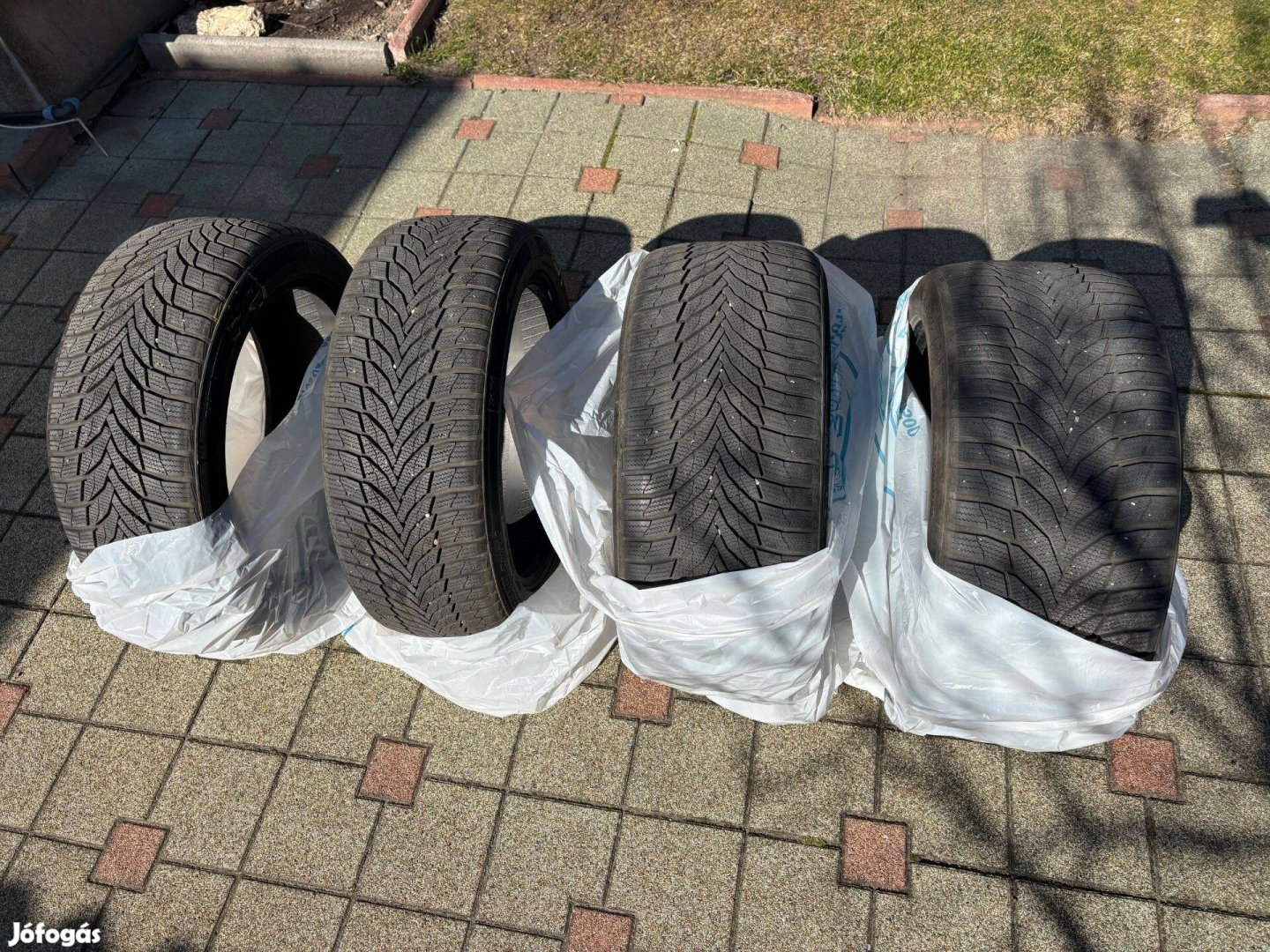 Eladó Nexen Nexen téligumi 245/45 R19 102 V TL 2024