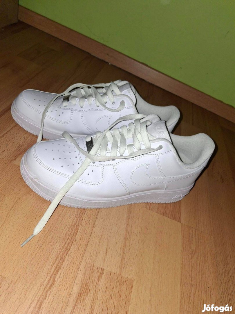 Eladó Nike Air Force 1 Triple White 42