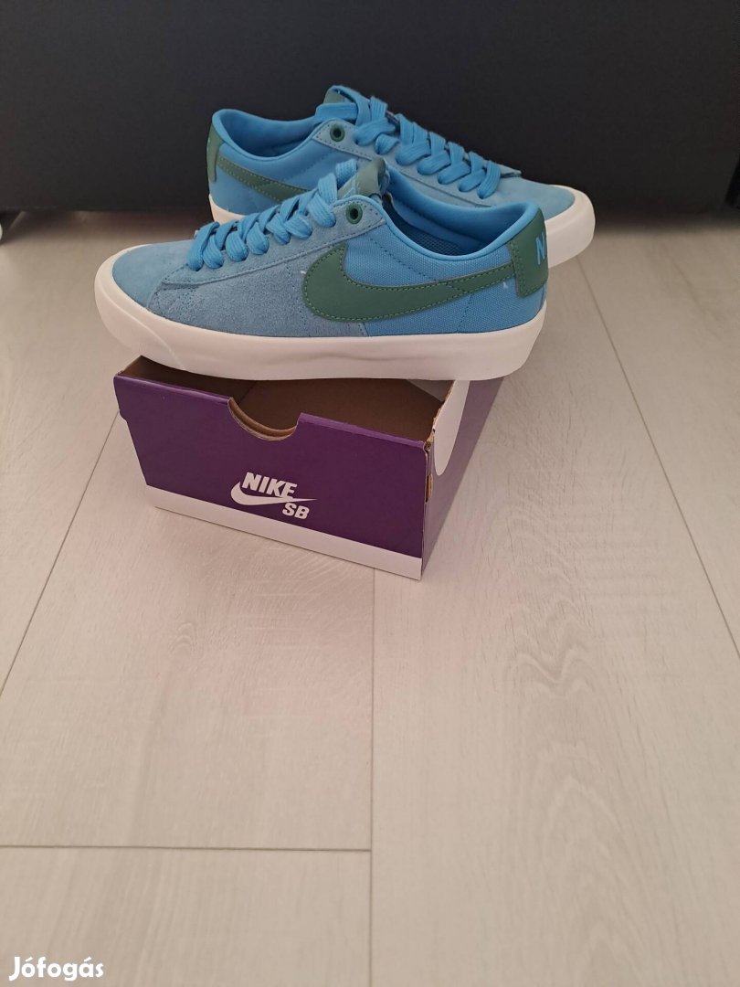 Eladó Nike cipő.  Új. Méret 38.