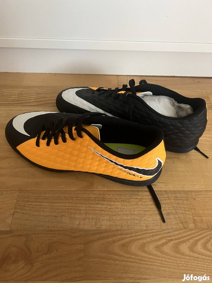 Eladó Nike új focicipő
