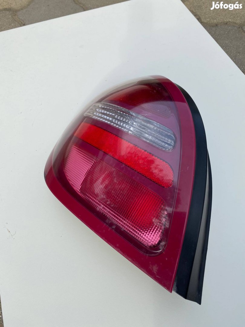 Eladó Nissan Almera N16 bal hátsó lámpa