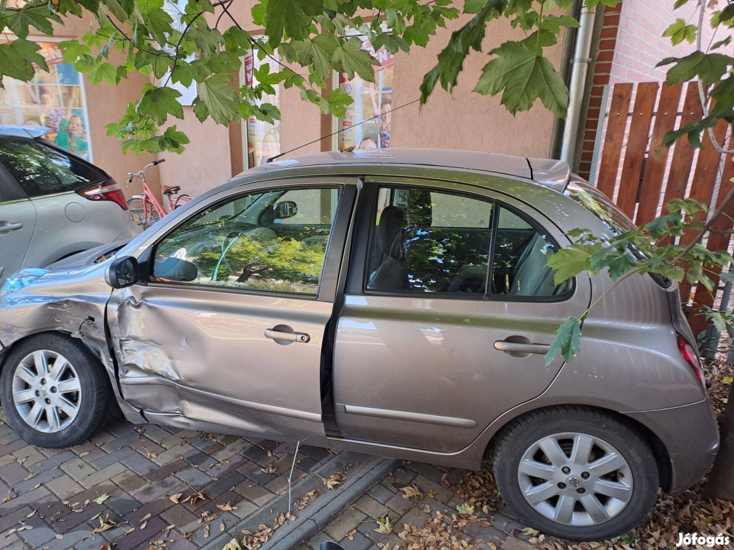 Eladó Nissan Micra K12 törött autó