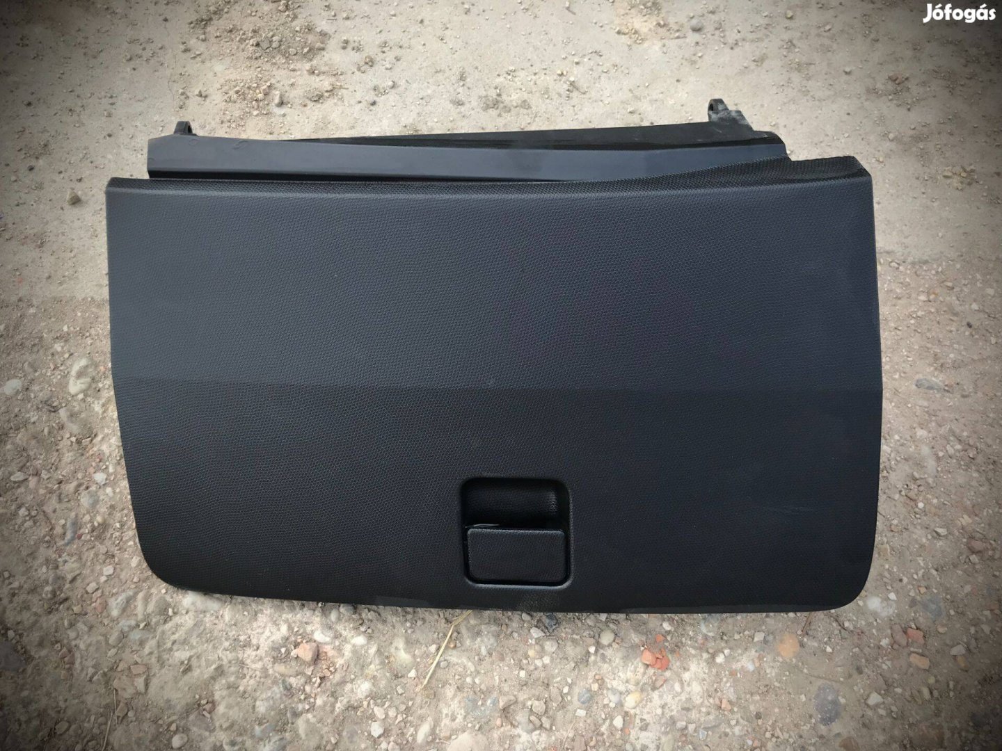 Eladó Nissan Micra k12 kesztyűtartó ajtó 15000ft.Bpposta