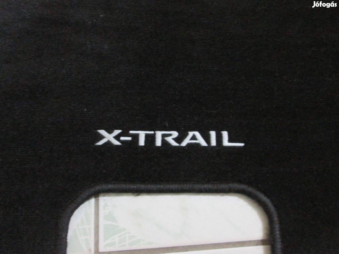 Eladó Nissan X-Trail gyári csomagtér szövet