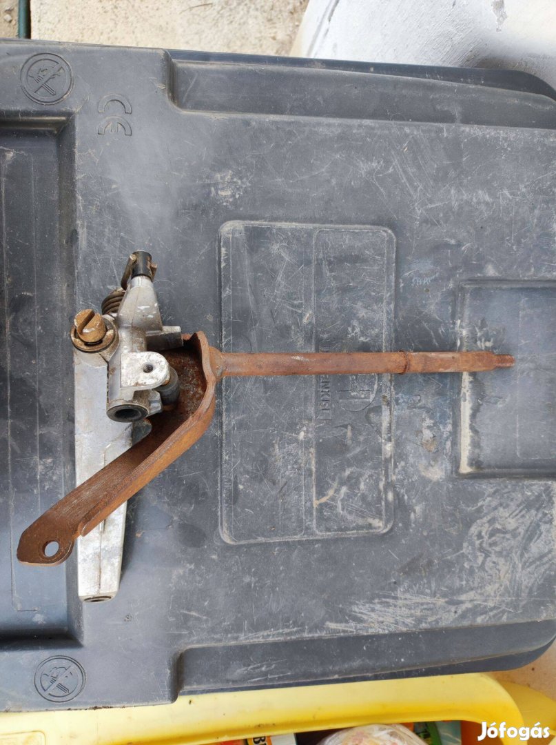 Eladó Nissan vanette felső váltó kulissza