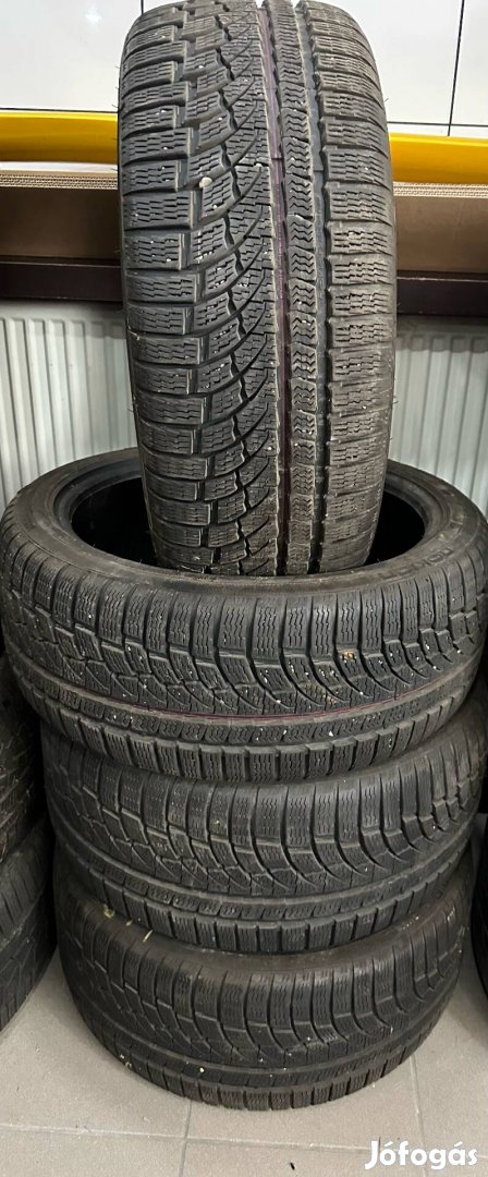 Eladó Nokian 4 db téli gumi szett R18 225/40