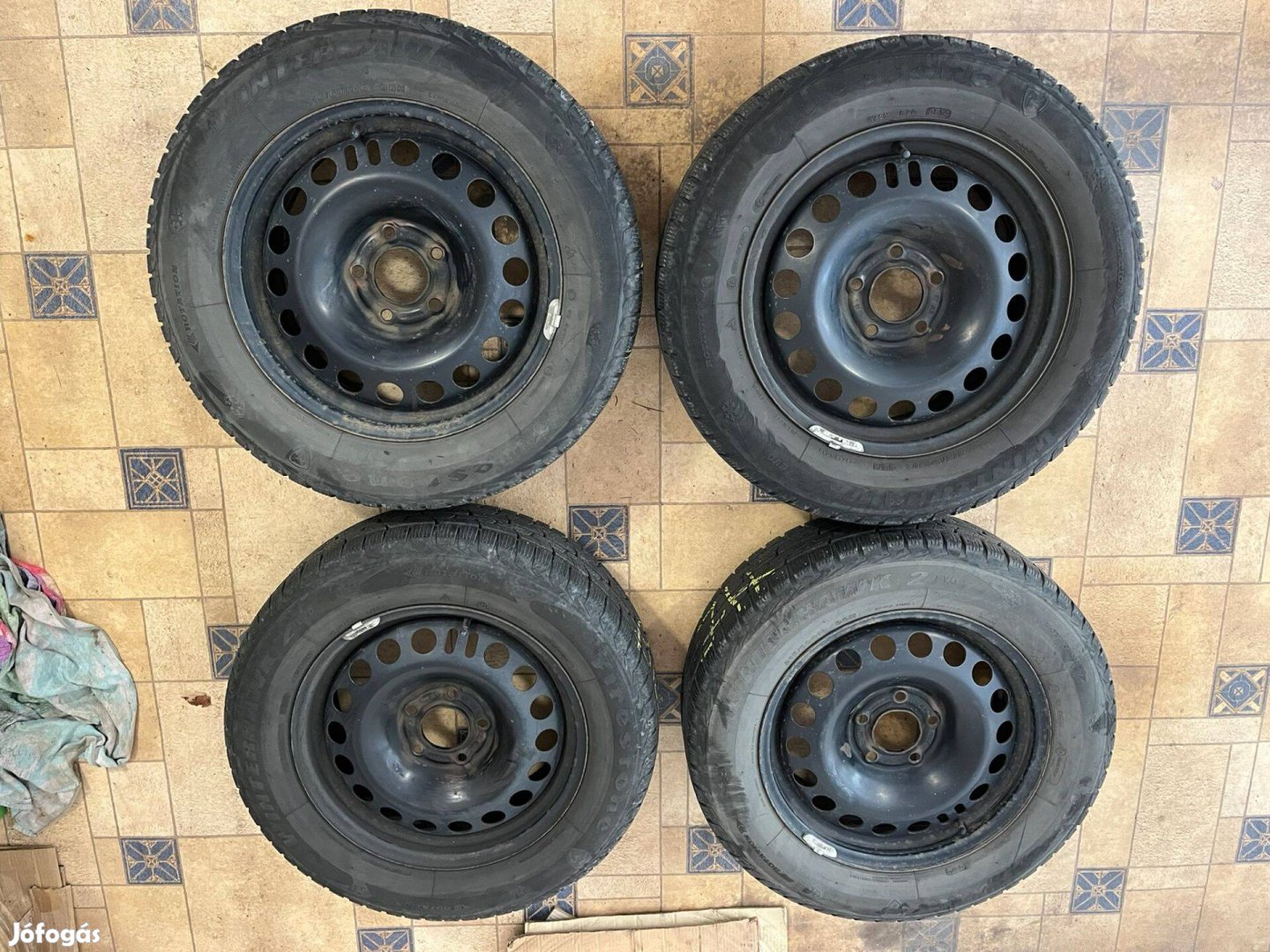 Eladó Opel Astra J 215/60 R16 téli gumi gyári GM acélfelnin