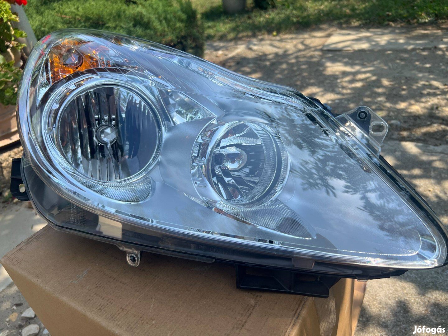 Eladó Opel Corsa D jobb első fényszóró