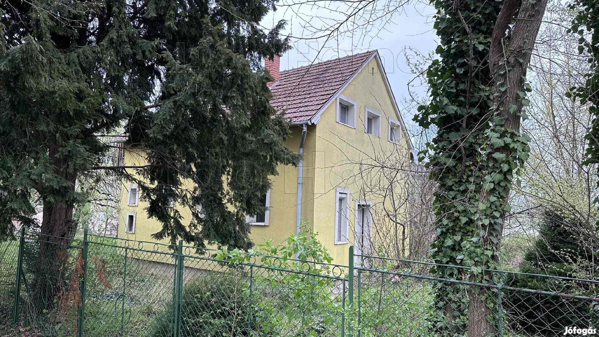 Eladó PANORÁMÁS BALATONGYÖRÖKI, CSALÁDI HÁZ.