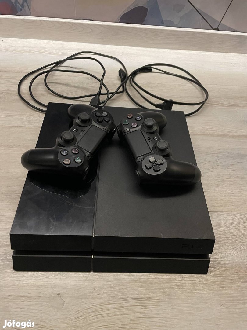 Eladó PS4 500GB + 2 kontroller - Jó állapotban