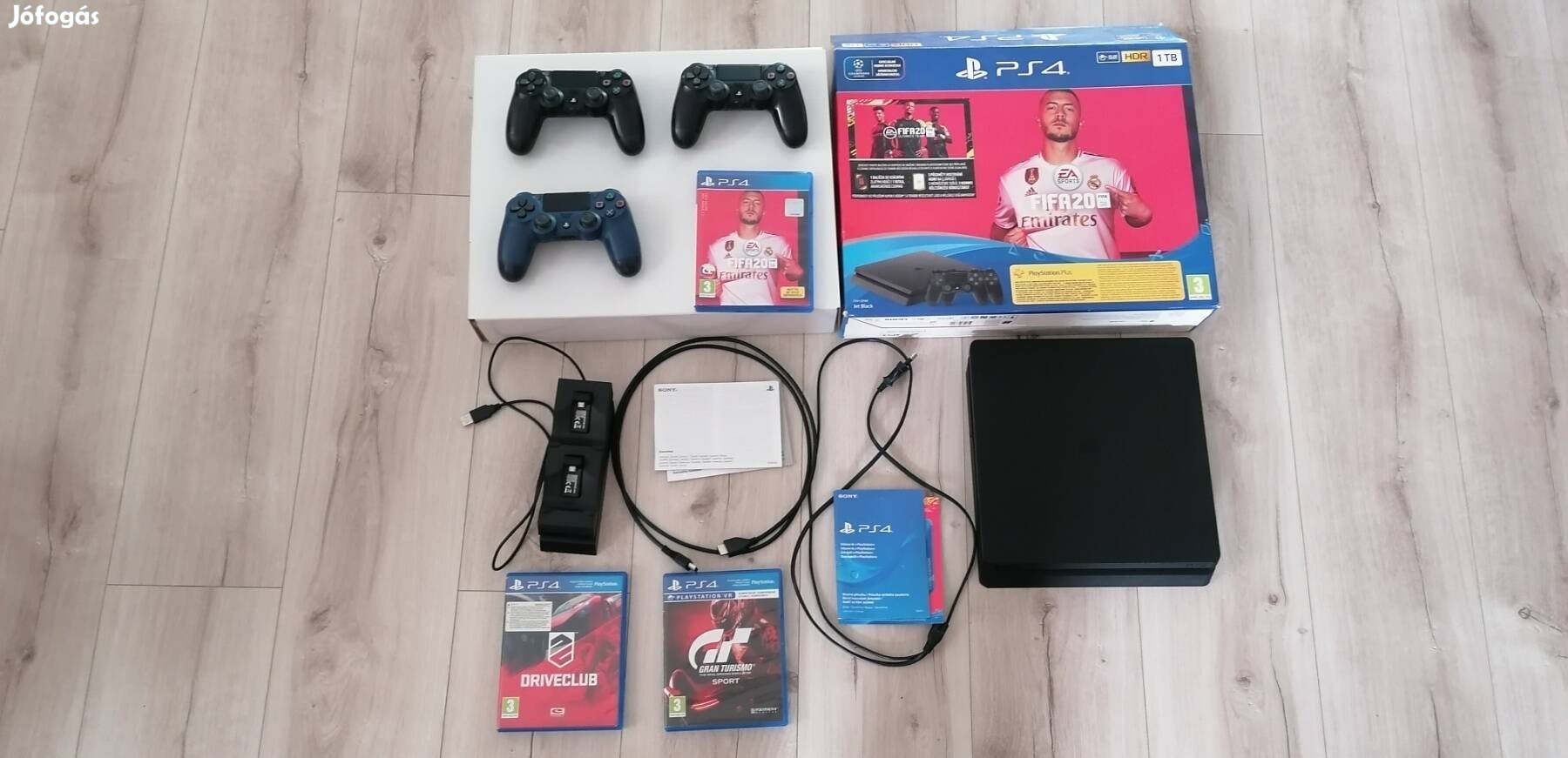 Eladó PS4 Slim 1TB FIFA 20 edition tökéletes állapotban 