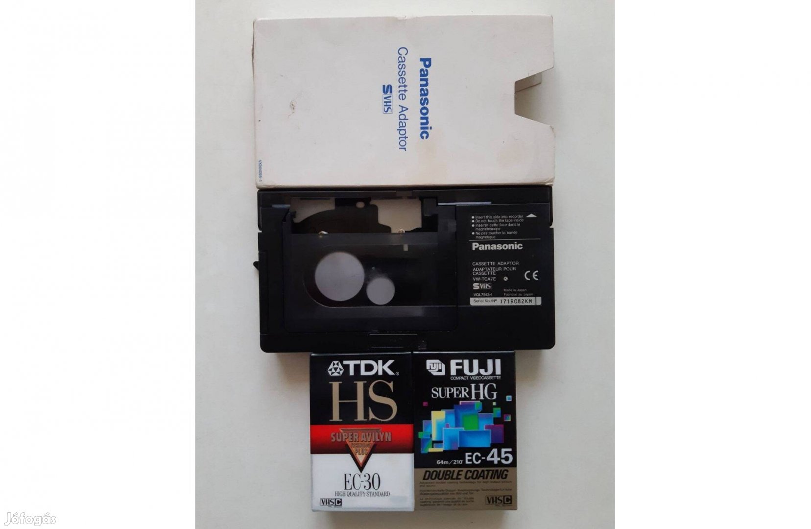 Eladó Panasonic VHS-C - VHS adapter kazetta + 2 db bontatlan kazetta