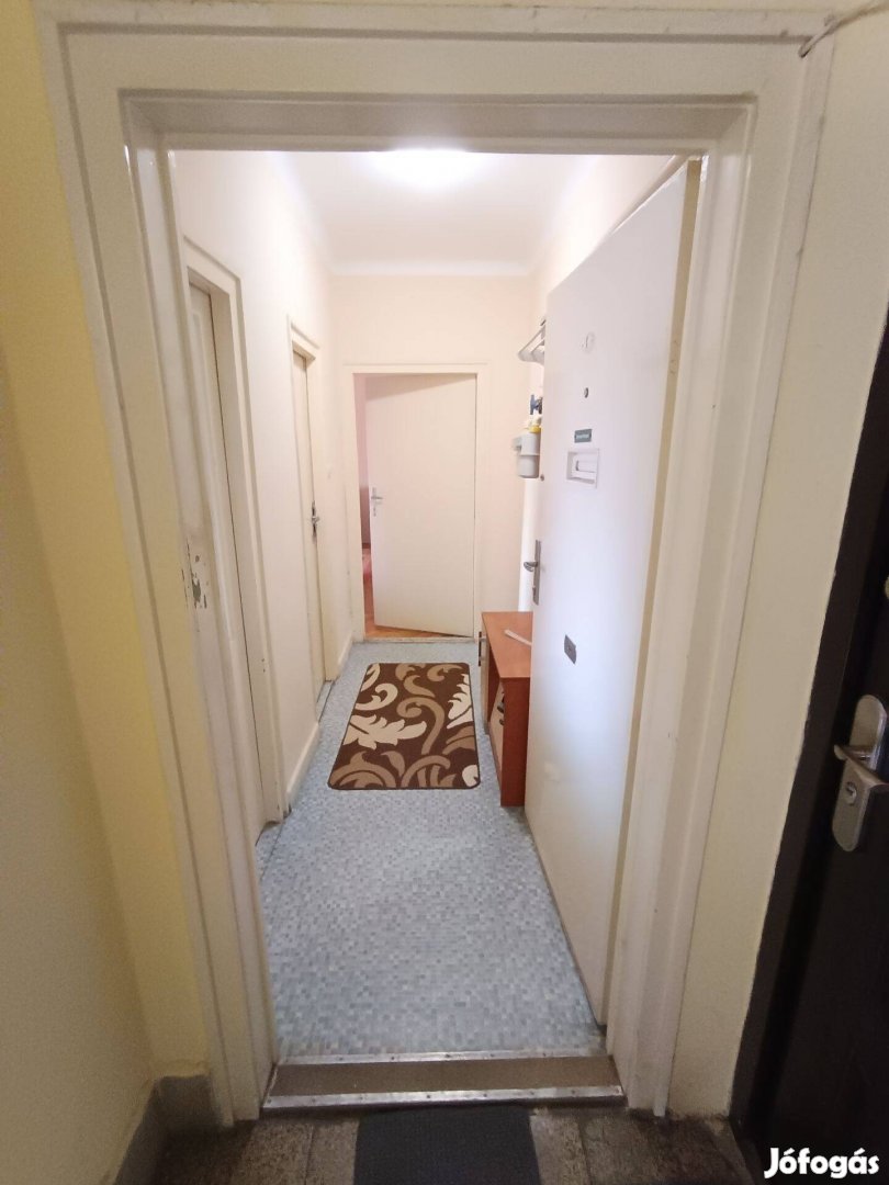 Eladő Pécs Meszes tégla társasház 27,3 millió Ft