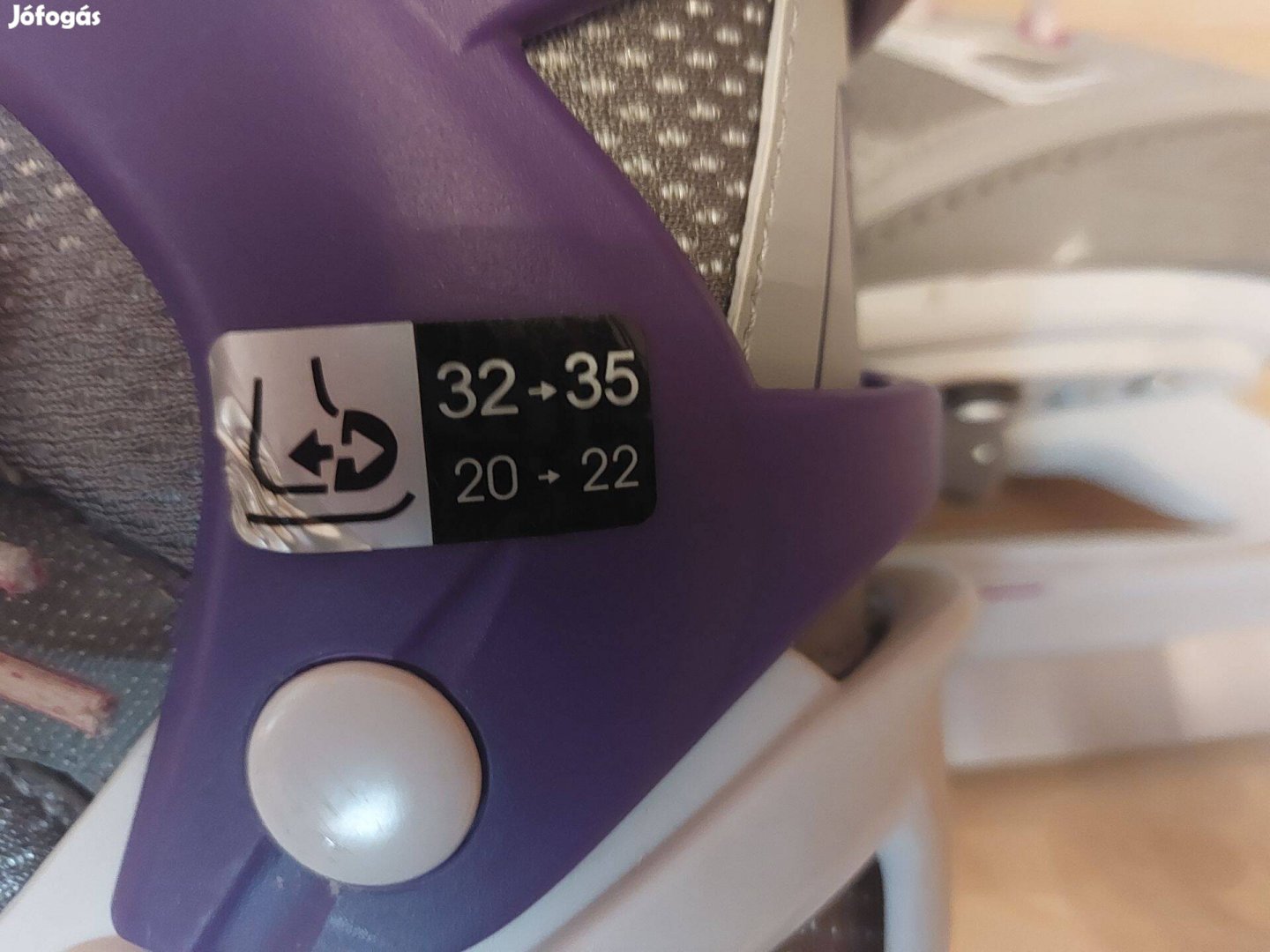 Eladó Pest megyében egy 32-35 -ös méretű jégkorcsolya