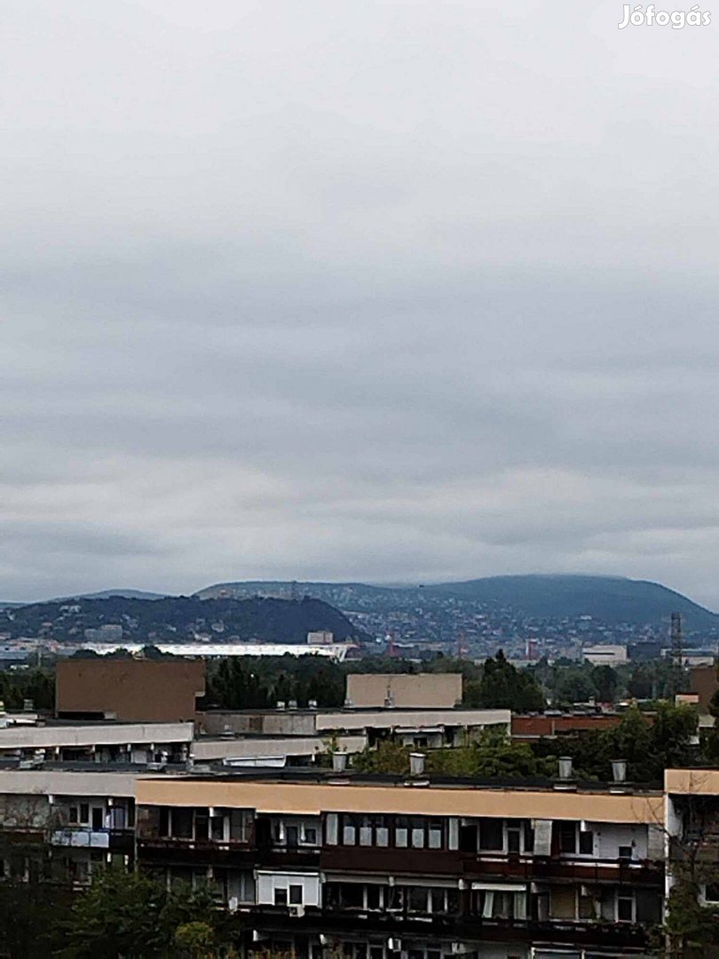 Eladó Pesterzsébet központjában panorámás lakás