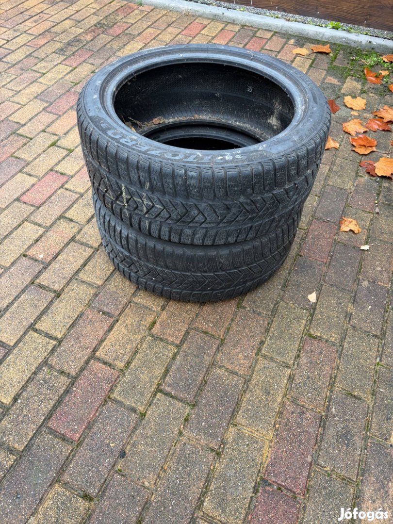 Eladó Pirelli Sottozero (öngyógyulós) 245/40 R18 defekt tűrő téligumi