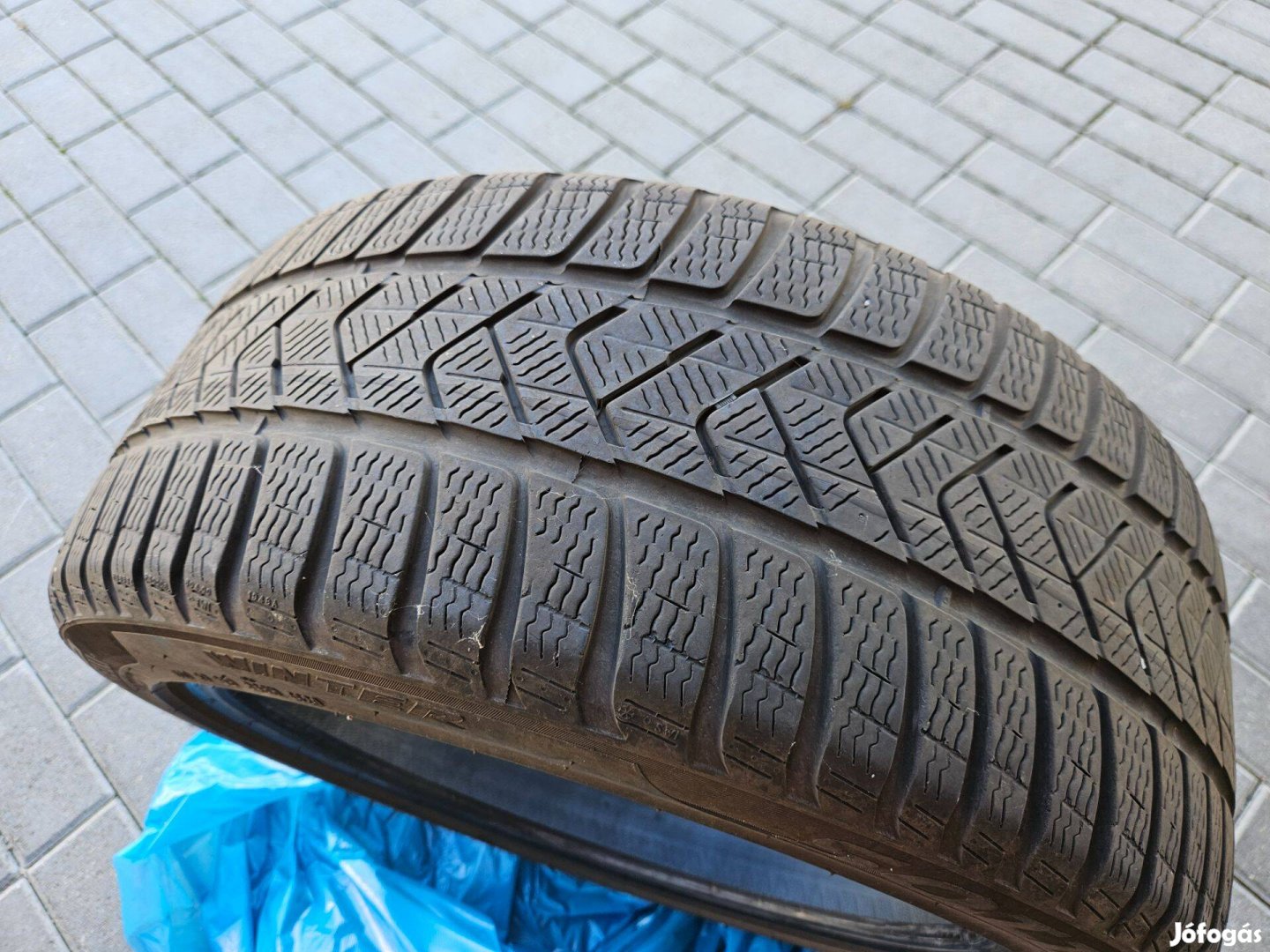 Eladó Pirelli Winter Sottozero 3 235/45 R18 téli gumi