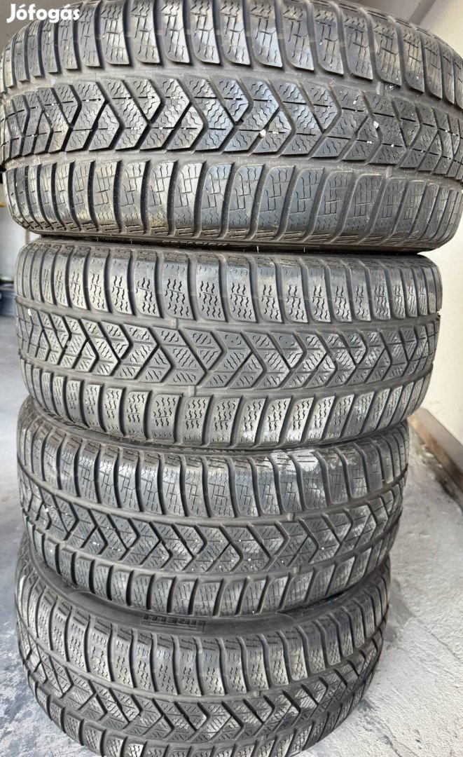 Eladó Pirelli téli gumi 225/40r18