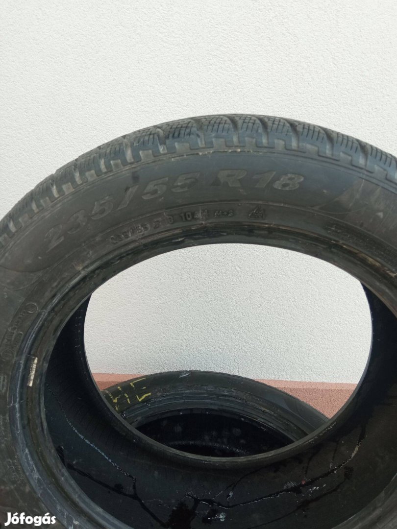Eladó Pirelli téli gumi 235,55 R18