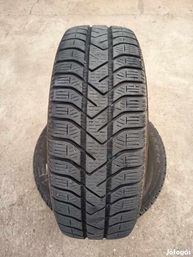 Eladó Pirelli téligumi lemezfelnin 175/65 R14
