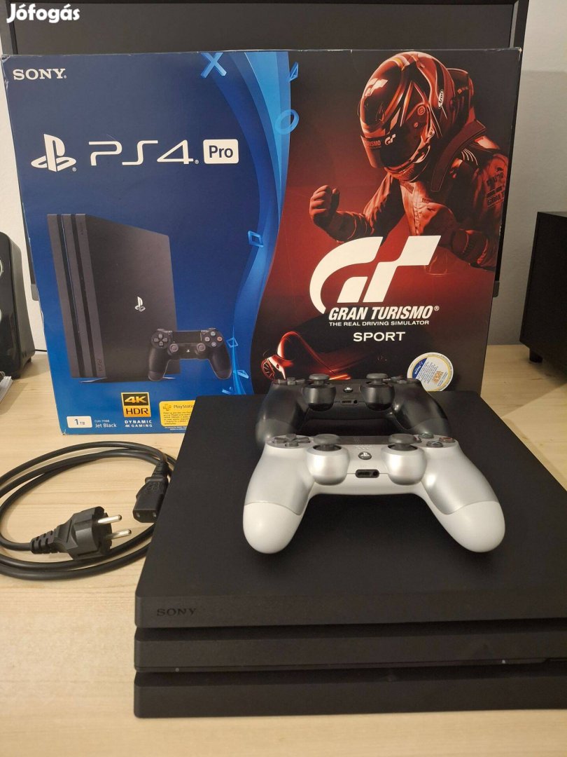 Eladó Playstation 4 Pro 1TB (Cuh-7116B) + Játékok