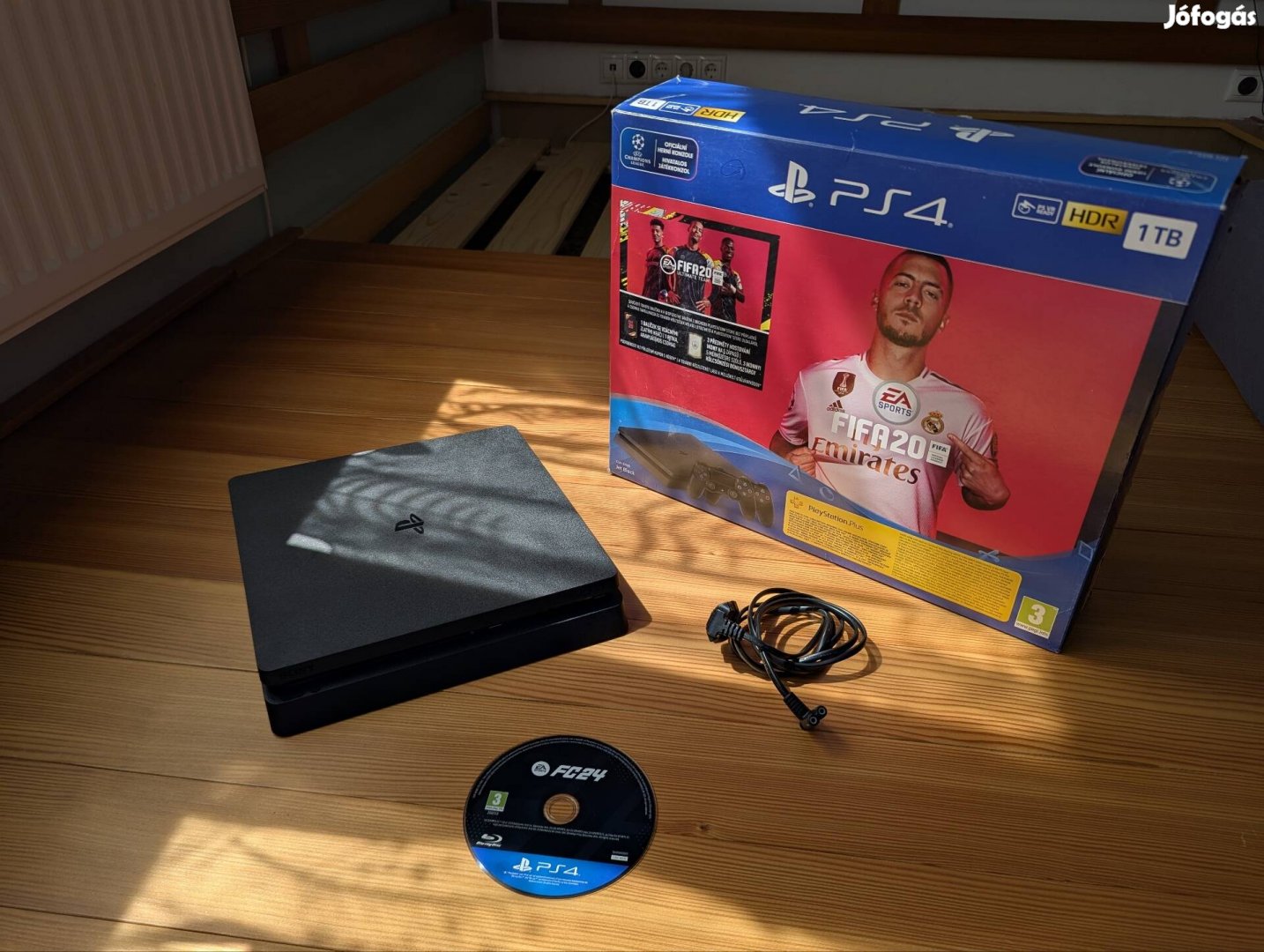Eladó Playstation 4 (PS4) 1TB Megkímélt állapotban