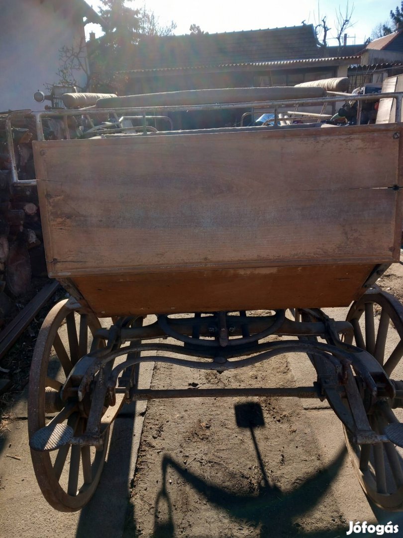Eladó Régi Svájci Hintó!
