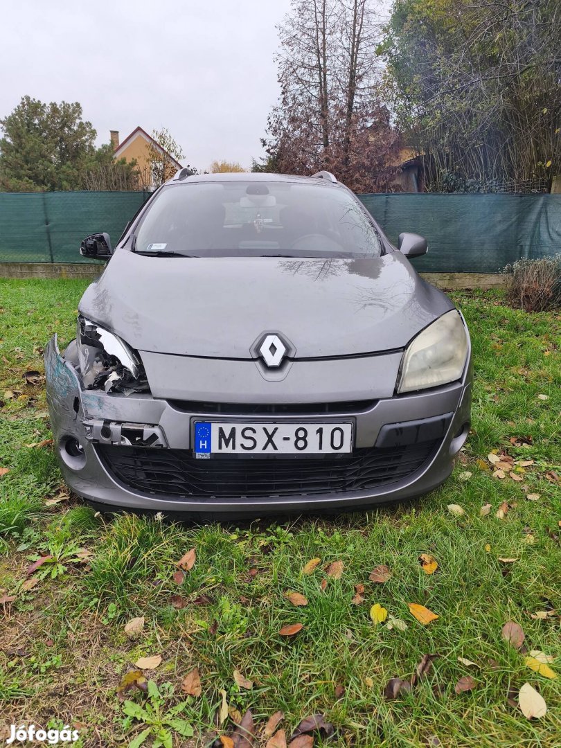 Eladó Renault Megane III 1.9dci sérült 