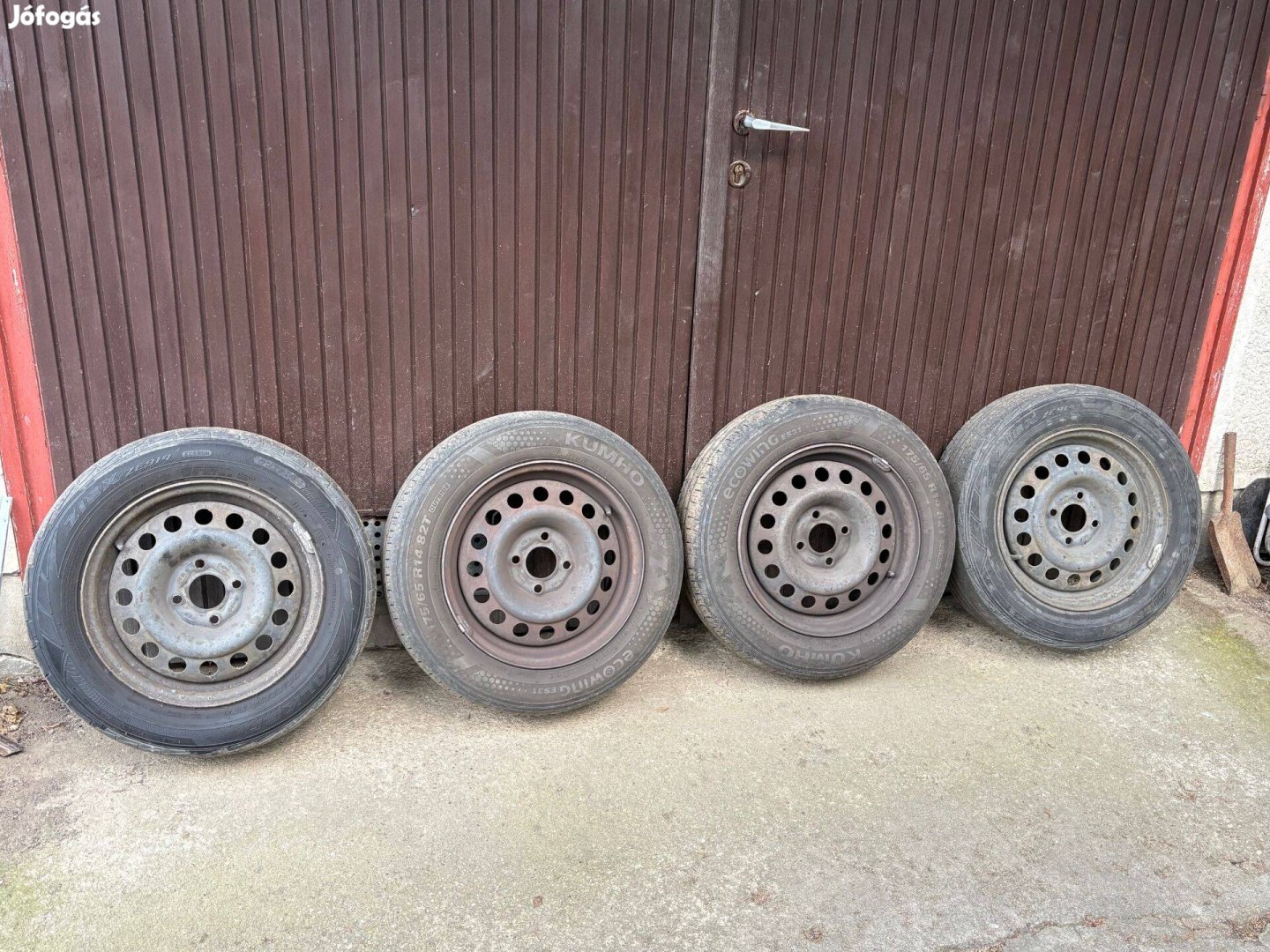 Eladó Renault Thália 4 db felni gumival.Ár megegyezés szerint