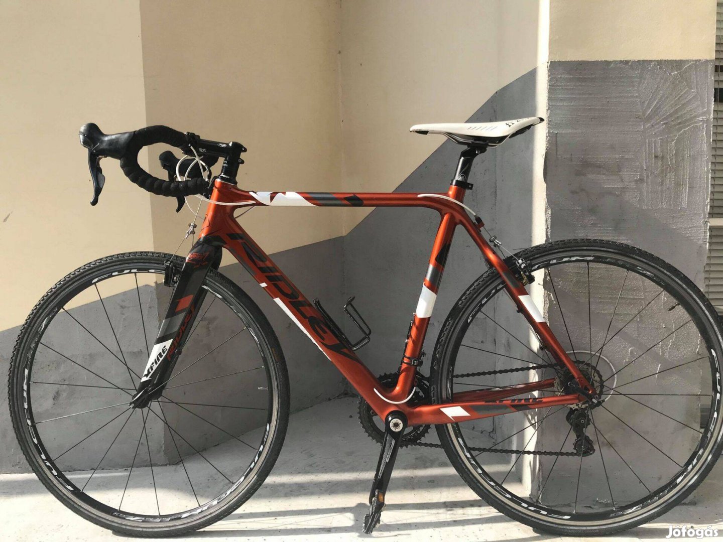 Eladó Ridley Xfire Shimano 105 carbon országúti kerékpár újszerű