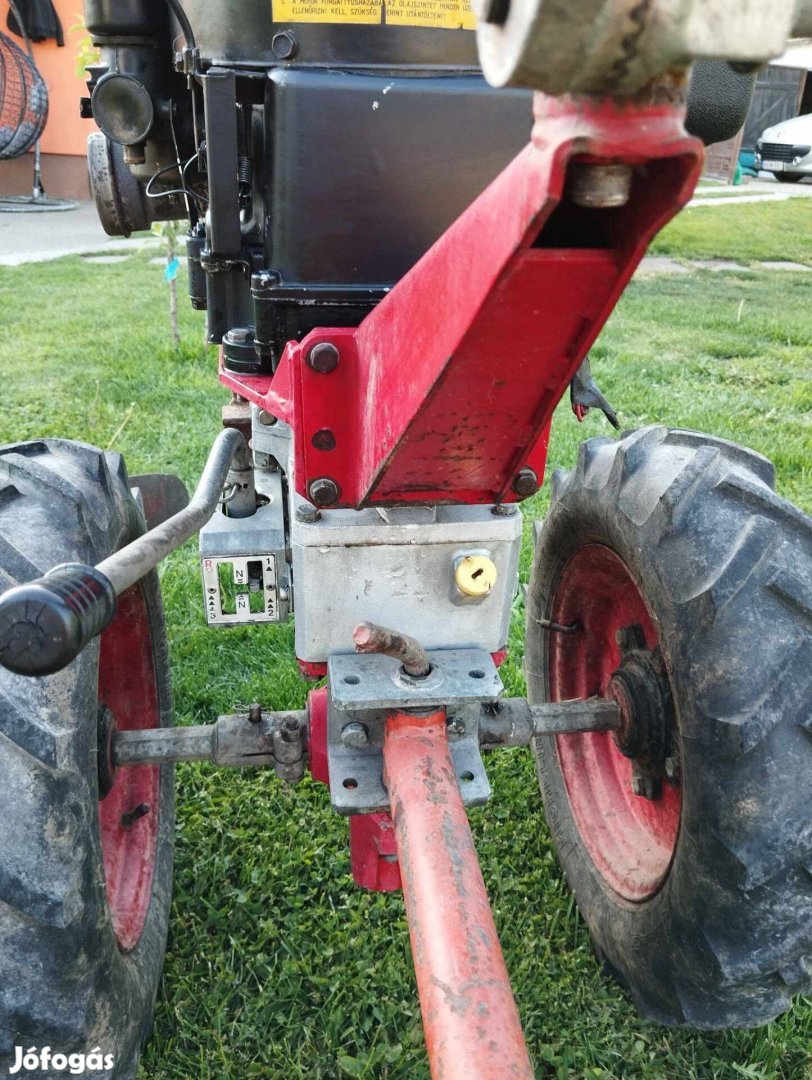 Eladó Robi 250t kerti traktor