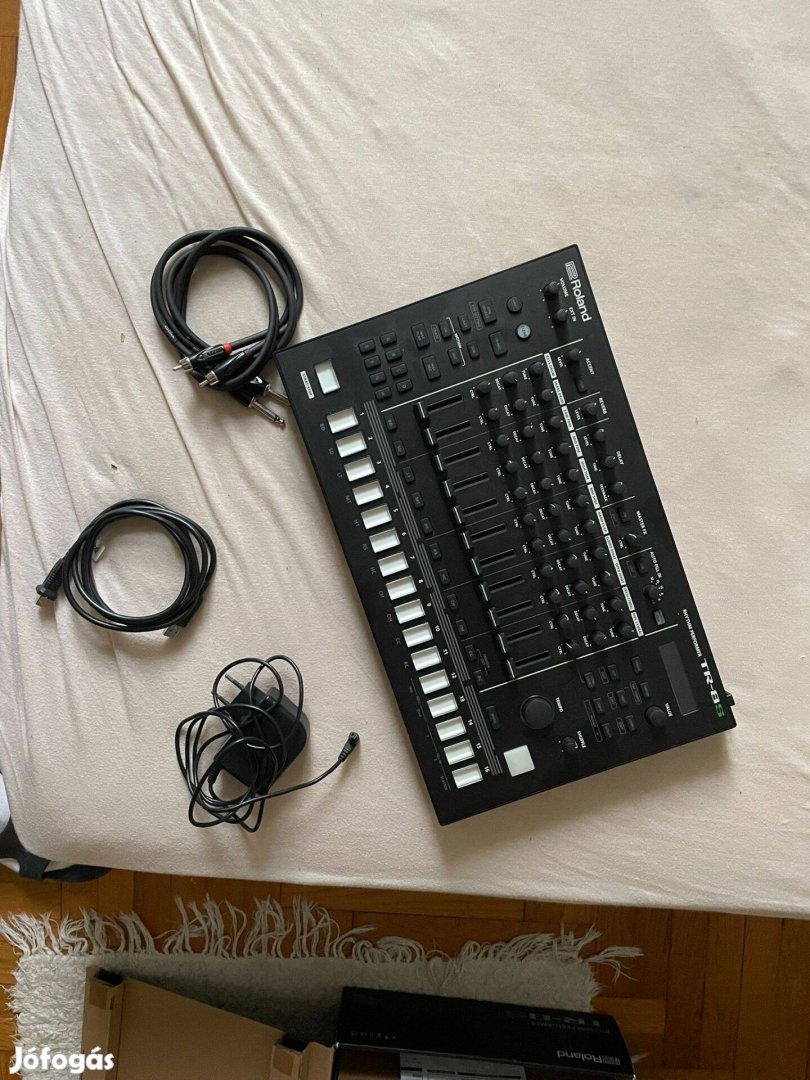 Eladó Roland TR-8S dobgép