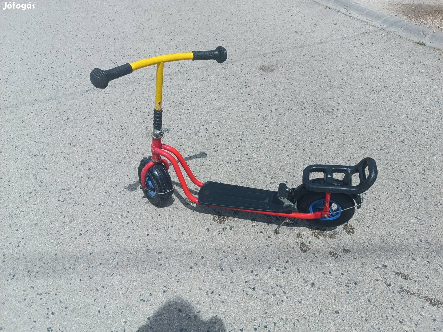 Eladó Roller