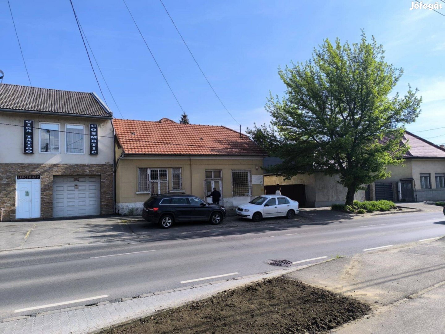 Eladó Sajószentpéteren Kossuth úton 180 nm-es családi ház