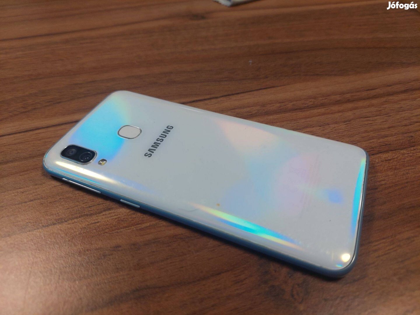 Eladó Samsung Galaxy A40 repedt