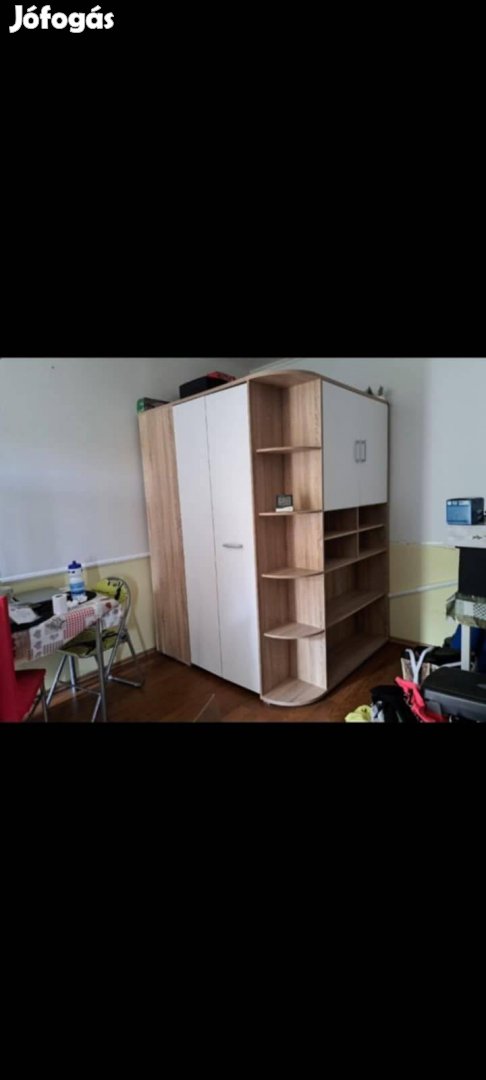 Eladó Sarok Szekrény, 200cm magasság *135cm szélesség *135 cm hosszú