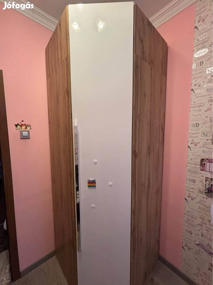 Eladó Sarokszekrény